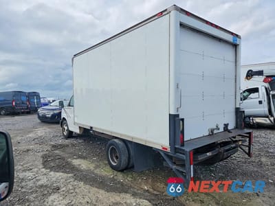 Drugie zdjęcie samochodu z przodu: 2005 CHEVROLET EXPRESS BOX TRUCK VIN:1GBHG31U051189028 - miniatura