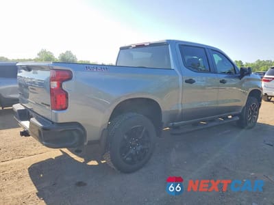 Trzecie zdjęcie samochodu z tyłu: 2024 CHEVROLET SILVERADO K1500 TRAIL BOSS CUSTOM VIN:3GCPDCEK6RG398578 - miniatura