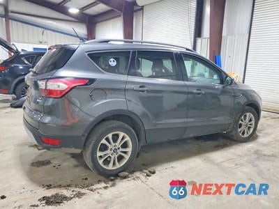 Trzecie zdjęcie samochodu z tyłu: 2018 FORD ESCAPE SE VIN:1FMCU9GD8JUB06877 - miniatura