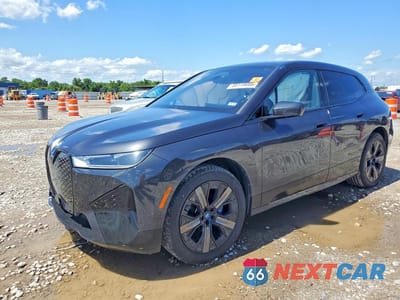 2025 BMW IX XDRIVE50 WB523CF05SCT45837 - główne zdjęcie licytacji z USA - miniatura
