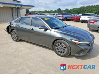 Czwarte zdjęcie samochodu z boku: 2024 HYUNDAI ELANTRA VIN:KMHLM4DG7RU717819 - miniatura