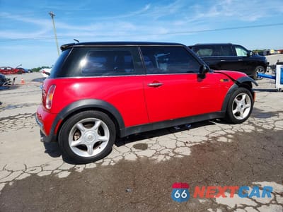 Trzecie zdjęcie samochodu z tyłu: 2004 MINI COOPER VIN:WMWRC33404TJ57608 - miniatura