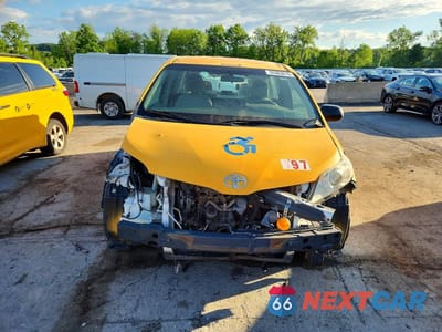 Piąte zdjęcie samochodu w środku: 2016 TOYOTA SIENNA L 7-PASSENGER VIN:5TDZK3DC9GS756019 - miniatura
