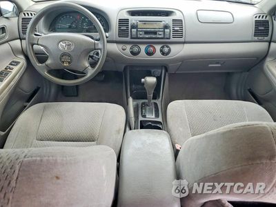 Zdjęcie 8 z 12 samochodu: 2004 TOYOTA CAMRY LE VIN:4T1BE32K64U856570 - miniatura