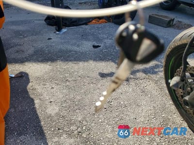 Zdjęcie 8 z 10 samochodu: 2016 KAWASAKI ZX636 E VIN:JKBZXJE1XGA020082 - miniatura