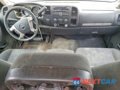 Zdjęcie 8 z 12 samochodu: 2010 GMC SIERRA K1500 SLE VIN:1GTSKVE33AZ129866 - miniatura