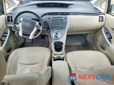 Zdjęcie 8 z 13 samochodu: 2011 TOYOTA PRIUS FOUR VIN:JTDKN3DU4B0324046 - miniatura