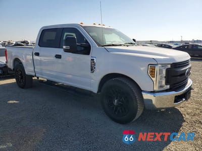 Czwarte zdjęcie samochodu z boku: 2018 FORD F250 SUPER DUTY VIN:1FT7W2A68JEB04185 - miniatura