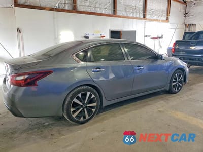 Trzecie zdjęcie samochodu z tyłu: 2018 NISSAN ALTIMA 2.5 SR VIN:1N4AL3AP8JC110468 - miniatura