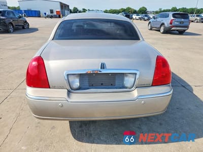 Zdjęcie 6 z 12 samochodu: 2003 LINCOLN TOWN CAR SIGNATURE VIN:1LNHM82W73Y617873 - miniatura