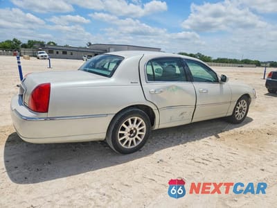 Trzecie zdjęcie samochodu z tyłu: 2007 LINCOLN TOWN CAR SIGNATURE VIN:1LNHM81W47Y624755 - miniatura