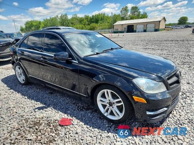 Czwarte zdjęcie samochodu z boku: 2012 MERCEDES-BENZ C 300 4MATIC VIN:WDDGF8BB6CR214832 - miniatura