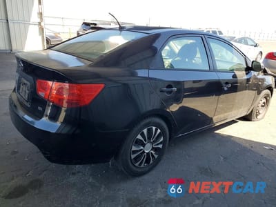 Trzecie zdjęcie samochodu z tyłu: 2012 KIA FORTE EX VIN:KNAFU4A20C5615884 - miniatura