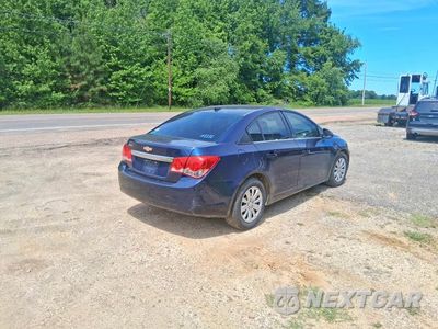 Czwarte zdjęcie samochodu z boku: 2011 CHEVROLET CRUZE LS VIN:1G1PC5SH2B7185628 - miniatura