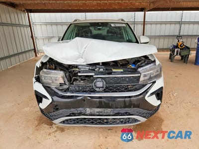 Piąte zdjęcie samochodu w środku: 2022 VOLKSWAGEN TAOS SE VIN:3VVSX7B24NM079044 - miniatura