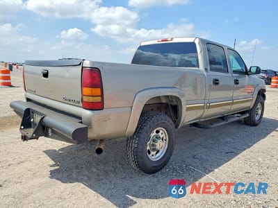 Trzecie zdjęcie samochodu z tyłu: 2001 CHEVROLET SILVERADO C2500 HEAVY DUTY VIN:1GCHC23G41F125774 - miniatura