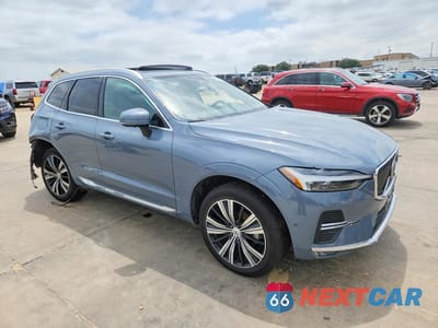 Czwarte zdjęcie samochodu z boku: 2023 VOLVO XC60 PLUS VIN:YV4L12RN7P1340753 - miniatura