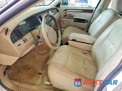 Zdjęcie 7 z 12 samochodu: 2006 LINCOLN TOWN CAR SIGNATURE LIMITED VIN:1LNHM82V16Y643025 - miniatura
