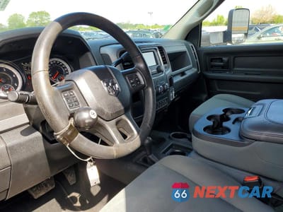 Zdjęcie 8 z 12 samochodu: 2018 RAM 2500 ST VIN:3C6UR5HL4JG134145 - miniatura