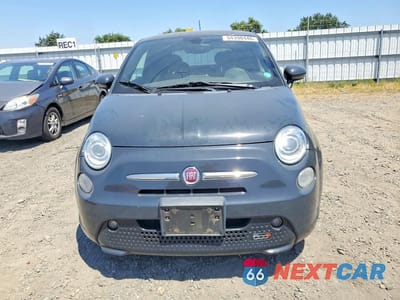 Piąte zdjęcie samochodu w środku: 2016 FIAT 500 ELECTRIC VIN:3C3CFFGE4GT193111 - miniatura