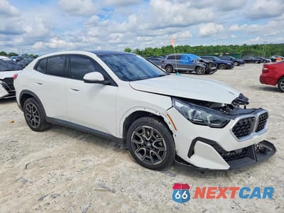 Czwarte zdjęcie samochodu z boku: 2025 BMW X2 XDRIVE28I VIN:WBX63GM09S5270714 - miniatura