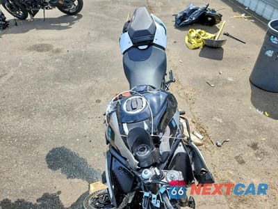 Piąte zdjęcie samochodu w środku: 2025 KAWASAKI ZR900 S VIN:ML5ZRDS15SDA04466 - miniatura