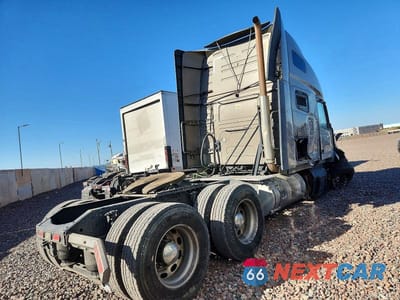 Czwarte zdjęcie samochodu z boku: 2020 VOLVO VNL SEMI TRUCK VIN:4V4NC9EH6LN204961 - miniatura