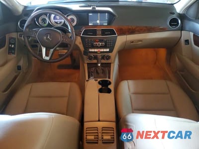 Zdjęcie 8 z 12 samochodu: 2013 MERCEDES-BENZ C 250 VIN:WDDGF4HB5DR271380 - miniatura