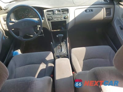 Zdjęcie 8 z 12 samochodu: 2001 HONDA ACCORD LX VIN:JHMCG66501C010914 - miniatura