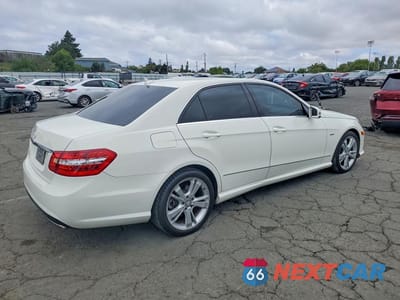 Trzecie zdjęcie samochodu z tyłu: 2012 MERCEDES-BENZ E 350 VIN:WDDHF5KB6CA579805 - miniatura