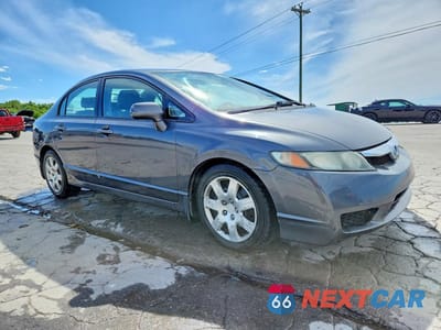 Czwarte zdjęcie samochodu z boku: 2010 HONDA CIVIC LX VIN:2HGFA1F57AH323850 - miniatura