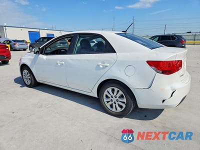 Drugie zdjęcie samochodu z przodu: 2011 KIA FORTE EX VIN:KNAFU4A29B5403841 - miniatura