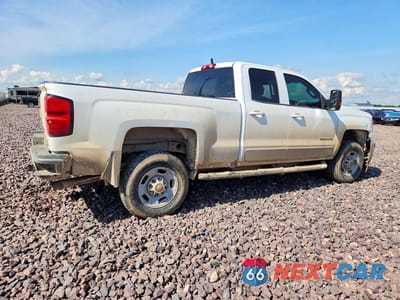 Trzecie zdjęcie samochodu z tyłu: 2018 CHEVROLET SILVERADO K2500 HEAVY DUTY LT VIN:1GC2KVEG3JZ334557 - miniatura