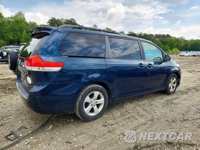 Trzecie zdjęcie samochodu z tyłu: 2012 TOYOTA SIENNA LE VIN:5TDKK3DCXCS177004 - miniatura