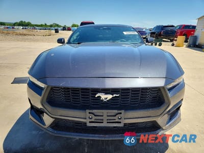 Piąte zdjęcie samochodu w środku: 2024 FORD MUSTANG VIN:1FA6P8TH5R5141254 - miniatura