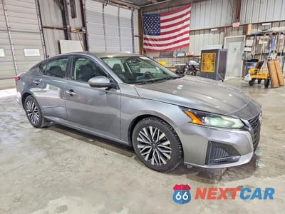 Czwarte zdjęcie samochodu z boku: 2023 NISSAN ALTIMA SV VIN:1N4BL4DV9PN311068 - miniatura