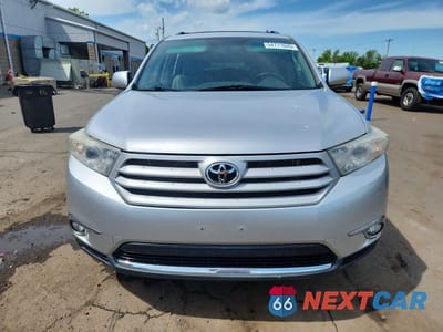Piąte zdjęcie samochodu w środku: 2011 TOYOTA HIGHLANDER BASE VIN:5TDBK3EH4BS065890 - miniatura