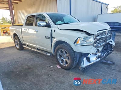 Czwarte zdjęcie samochodu z boku: 2018 RAM 1500 LARAMIE VIN:1C6RR7NM4JS248007 - miniatura