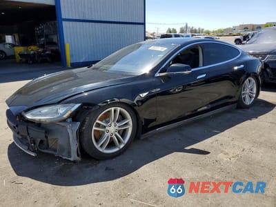 2013 TESLA MODEL S 5YJSA1CN4DFP04485 - główne zdjęcie licytacji z USA - miniatura