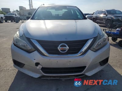 Piąte zdjęcie samochodu w środku: 2016 NISSAN ALTIMA S/L VIN:1N4AL3AP5GN326131 - miniatura