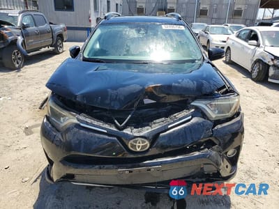 Piąte zdjęcie samochodu w środku: 2017 TOYOTA RAV4 XLE VIN:2T3WFREVXHW374821 - miniatura