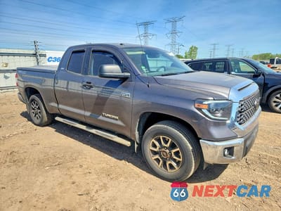 Czwarte zdjęcie samochodu z boku: 2019 TOYOTA TUNDRA SR5 VIN:5TFUW5F13KX777621 - miniatura