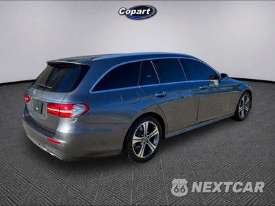 Czwarte zdjęcie samochodu z boku: 2017 MERCEDES-BENZ E 400 4MATIC VIN:WDDZH6GB9HA239374 - miniatura