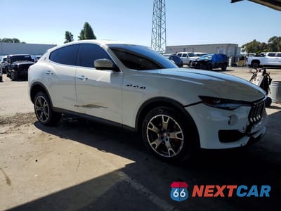 Czwarte zdjęcie samochodu z boku: 2018 MASERATI LEVANTE VIN:ZN661XUA7JX293681 - miniatura