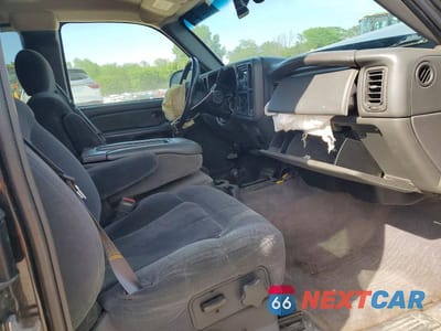 Zdjęcie 8 z 12 samochodu: 2005 CHEVROLET SILVERADO K2500 HEAVY DUTY VIN:1GCHK29U95E150603 - miniatura