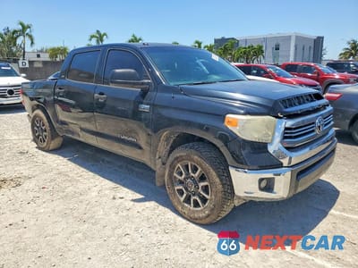 Czwarte zdjęcie samochodu z boku: 2016 TOYOTA TUNDRA CREWMAX SR5 VIN:5TFEW5F18GX192707 - miniatura