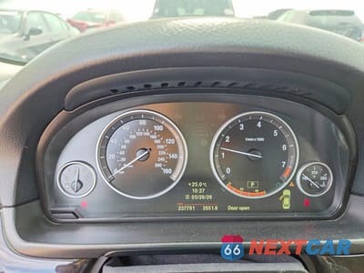 Zdjęcie 9 z 12 samochodu: 2011 BMW 550 XI VIN:WBAFU9C5XBC786088 - miniatura