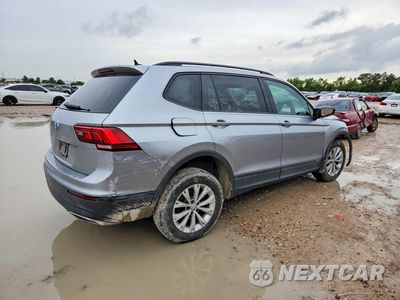 Trzecie zdjęcie samochodu z tyłu: 2020 VOLKSWAGEN TIGUAN S VIN:3VV1B7AX2LM054406 - miniatura