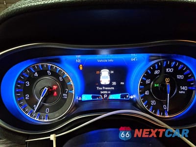 Zdjęcie 9 z 12 samochodu: 2022 CHRYSLER 300 TOURING VIN:2C3CCARG0NH205531 - miniatura
