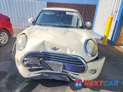 Piąte zdjęcie samochodu w środku: 2018 MINI COOPER VIN:WMWXP5C58J2G63448 - miniatura